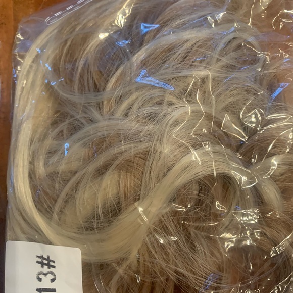 Messy bun hair pieces and hair donut makers - Picture 4 of 7